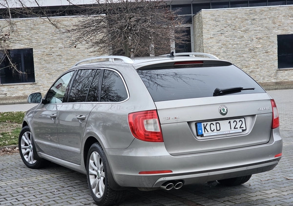 Skoda Superb cena 44900 przebieg: 224000, rok produkcji 2013 z Szydłowiec małe 631